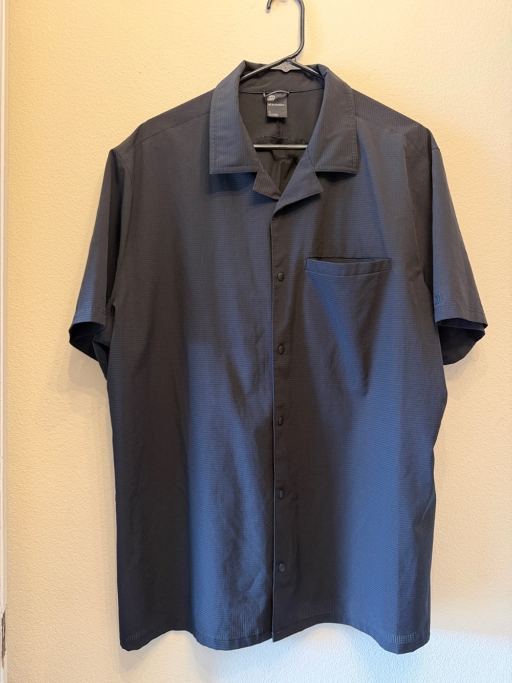 all in motion Men's Short Sleeve Button-Down Shirt - Charcoal Black
